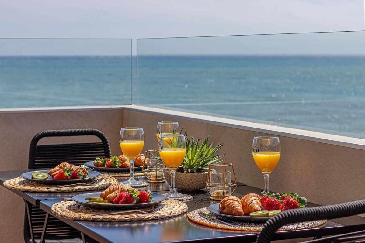 797 Holiday Rentals - Benalbeach- Moderno Piso Para 5 Con Vistas Al Mar 贝纳尔马德纳 外观 照片