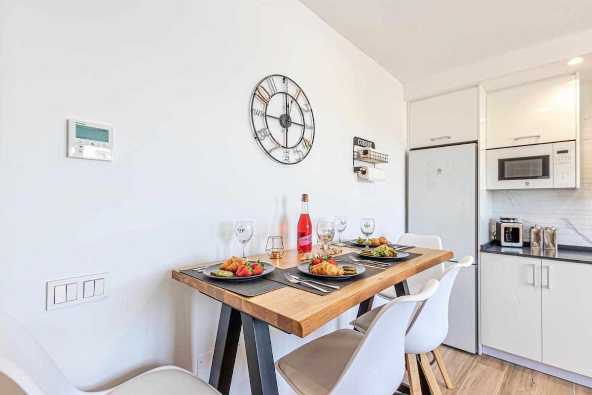 797 Holiday Rentals - Benalbeach- Moderno Piso Para 5 Con Vistas Al Mar 贝纳尔马德纳 外观 照片