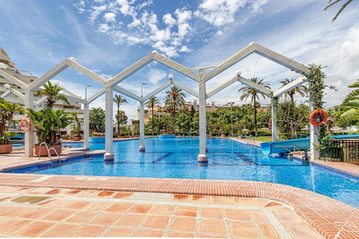 797 Holiday Rentals - Benalbeach- Moderno Piso Para 5 Con Vistas Al Mar 贝纳尔马德纳 外观 照片